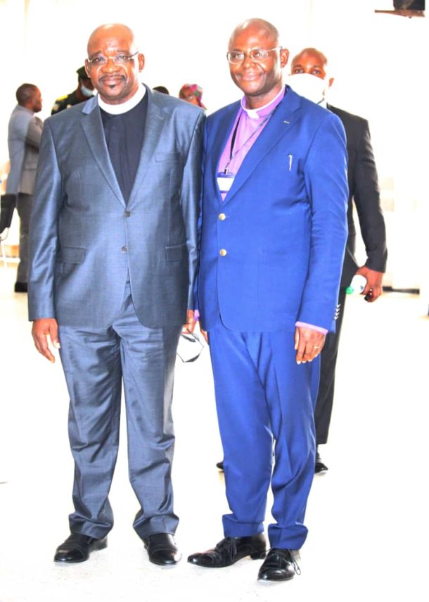 Son Excellence le Président national de l’ECC, Rév Dr Gédéon Bukundoa, avec son représentant en province du Sud-Kivu, Mgr Ngangura M. Levi